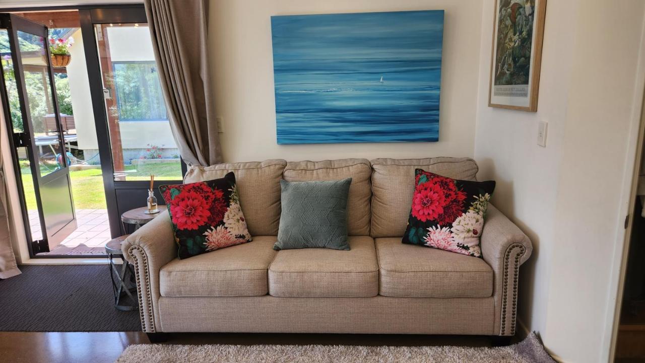 מלון אפר האט Boutique Art Retreat מראה חיצוני תמונה